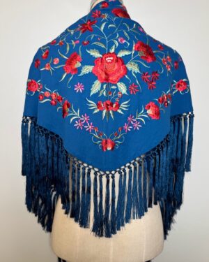 Mantón bordado Clavel azul añil bordado rojo