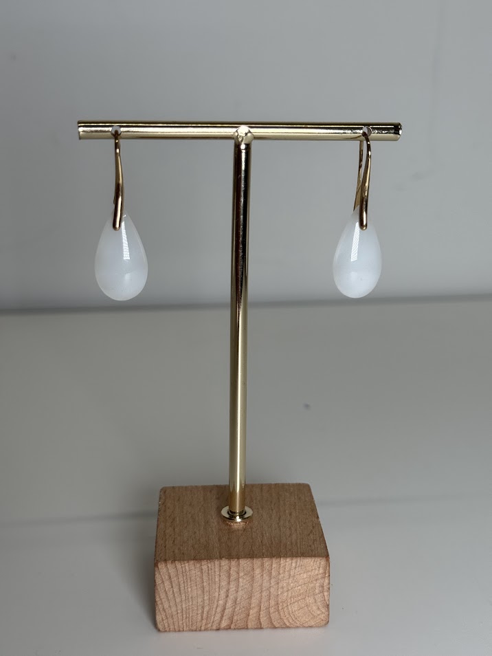 Pendientes gota pequeña blanca