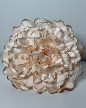 Peonía grande teñida a mano beige