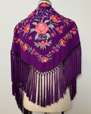 Mantón bordado Clavel morado